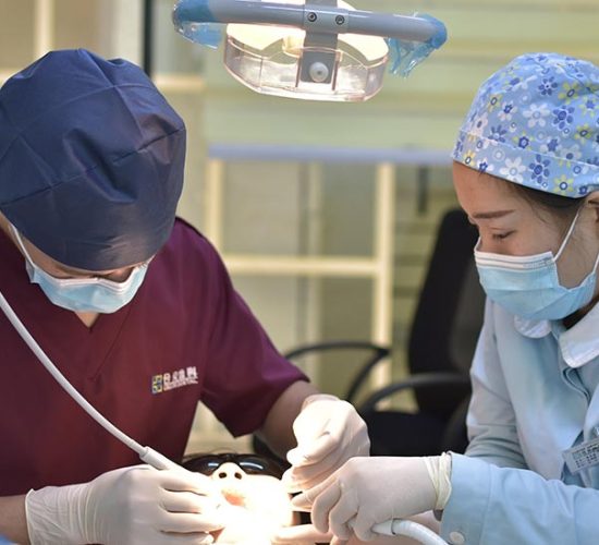 Proteza na implantatih
